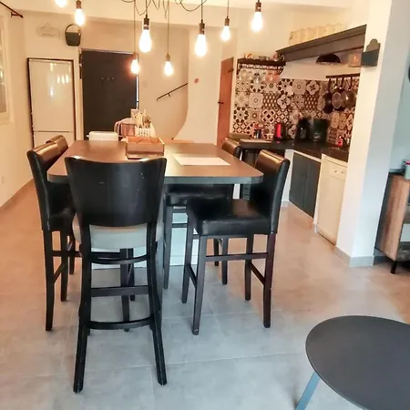 Charmante A Avec Piscine Privee Et Jardin Villa