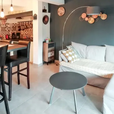 Charmante A Avec Piscine Privee Et Jardin Dauphin
