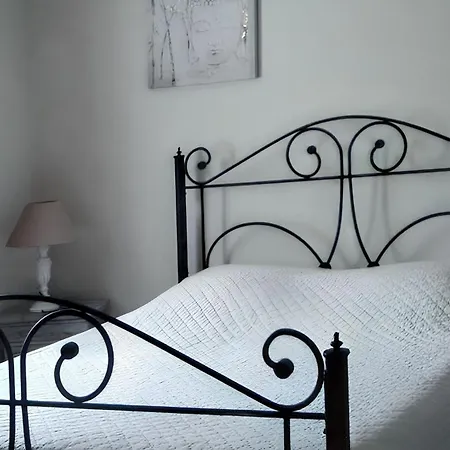 Charmante A Avec Piscine Privee Et Jardin